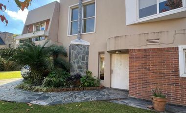 Casa racionalista en venta en Country del Banco Provincia, Francisco Alvarez