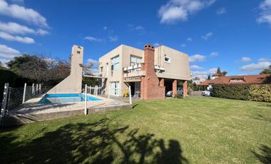 Casa racionalista en venta en Country del Banco Provincia, Francisco Alvarez