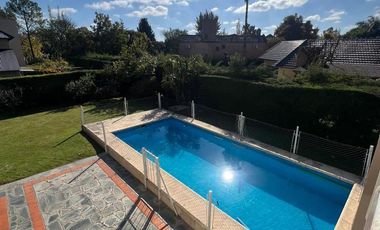 Casa racionalista en venta en Country del Banco Provincia, Francisco Alvarez