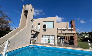 Casa racionalista en venta en Country del Banco Provincia, Francisco Alvarez