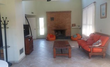 Casa racionalista en venta en Country del Banco Provincia, Francisco Alvarez