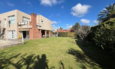 Casa racionalista en venta en Country del Banco Provincia, Francisco Alvarez