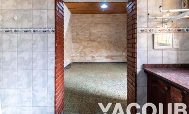 PH en venta - 3 Dormitorios 1 Baño - Cochera - 206Mts2 - Parque Avellaneda
