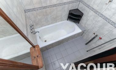 PH en venta - 3 Dormitorios 1 Baño - Cochera - 206Mts2 - Parque Avellaneda