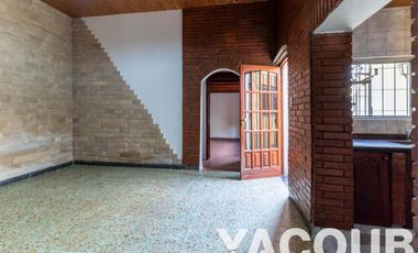 PH en venta - 3 Dormitorios 1 Baño - Cochera - 206Mts2 - Parque Avellaneda