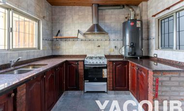 PH en venta - 3 Dormitorios 1 Baño - Cochera - 206Mts2 - Parque Avellaneda