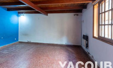 PH en venta - 3 Dormitorios 1 Baño - Cochera - 206Mts2 - Parque Avellaneda