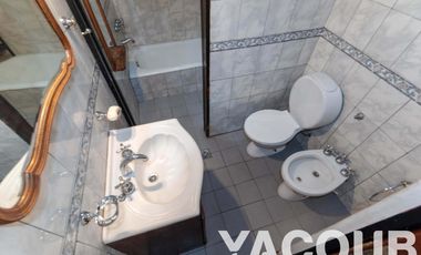 PH en venta - 3 Dormitorios 1 Baño - Cochera - 206Mts2 - Parque Avellaneda