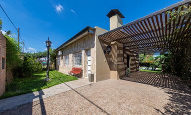 Casa en  Famatina 1200