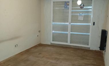 PH en venta - 4 Dormitorios 2 Baños - Cochera - 150Mts2 - Morón
