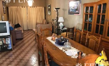 Venta inmueble:  local galpón dos departamentos  Wilde 23959