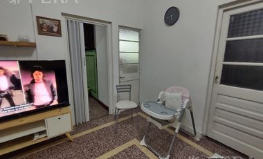 Venta casa de 8 ambientes con patio en Wilde