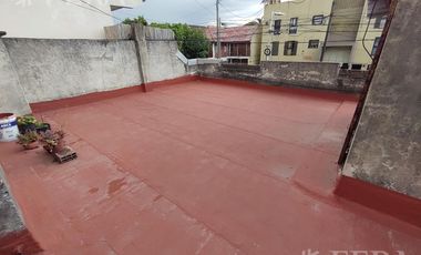Venta casa de 8 ambientes con patio en Wilde
