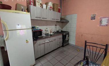 Venta casa de 8 ambientes con patio en Wilde