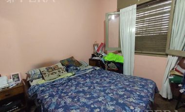 Venta casa de 8 ambientes con patio en Wilde