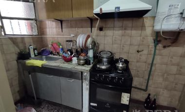 Venta casa de 8 ambientes con patio en Wilde