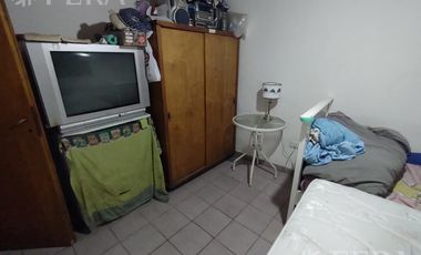 Venta casa de 8 ambientes con patio en Wilde