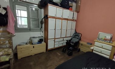 Venta casa de 8 ambientes con patio en Wilde