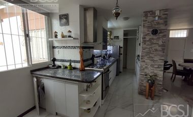 Casa en venta en Capital Bª Los Paraisos
