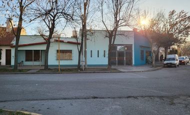 Casa y local en Venta