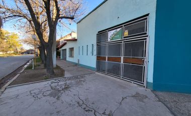 Casa y local en Venta