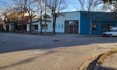 Casa y local en Venta