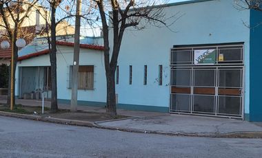 Casa y local en Venta