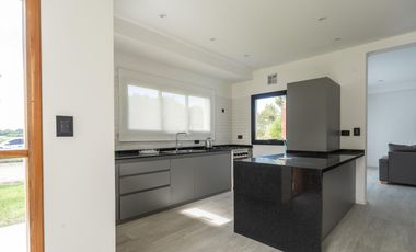 Casa , Venta , Costa Esmeralda , Barrio Ecuestre , lote 150