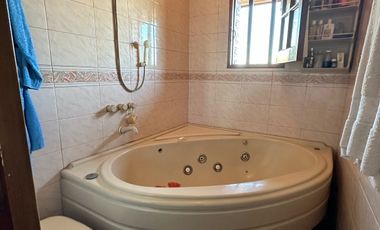 Casa en  zona residencial de Lujan