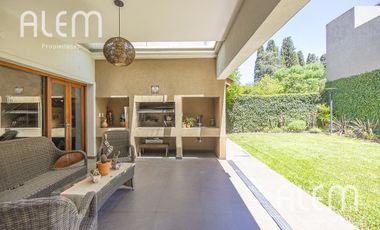Casa en venta en Monte Grande - zona residencial