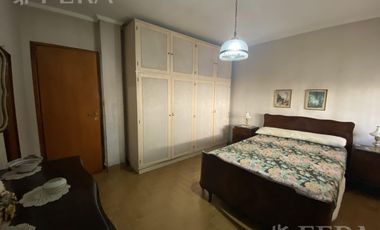 Venta de casa de 3 ambientes con cochera en Sarandi