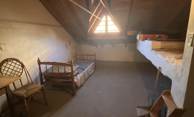Venta de casa de 3 ambientes con cochera en Sarandi