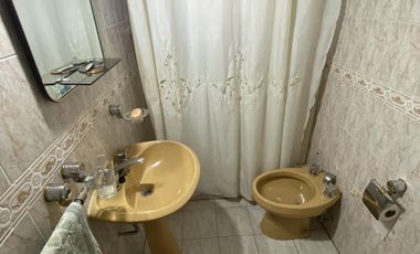 Venta de casa de 3 ambientes con cochera en Sarandi