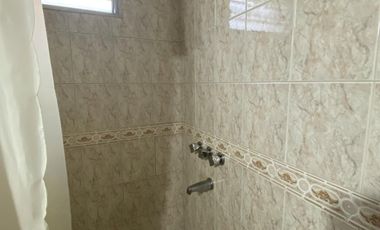 Venta de casa de 3 ambientes con cochera en Sarandi