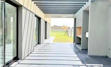 Venta casa de 2 dormitorios con piscina en EcoTierra, Pueblo Esther