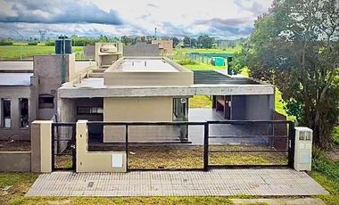 Venta casa de 2 dormitorios con piscina en EcoTierra, Pueblo Esther