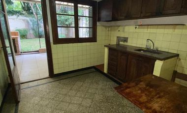 Casa de 3 ambientes en venta en Quilmes Oeste