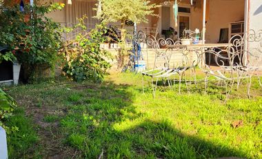 Chalet  muy buen barrio cercano a importante avenida