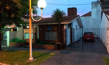 PH en venta - 2 Dormitorios 1 Baño - Cocheras - 200Mts2 - Quilmes Oeste