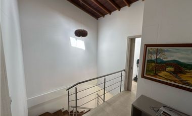 SE VENDE CASA EN LA CEJA EN UNIDAD CERRADA AGUA FRESCA CERCA AL VIVA