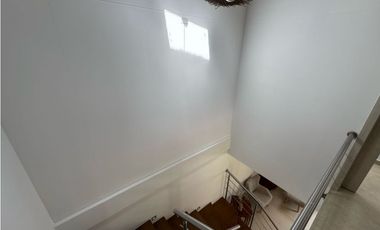 SE VENDE CASA EN LA CEJA EN UNIDAD CERRADA AGUA FRESCA CERCA AL VIVA