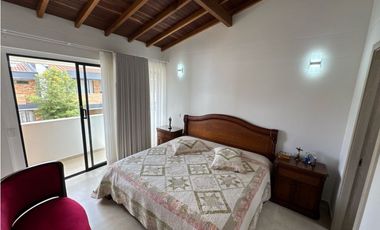 SE VENDE CASA EN LA CEJA EN UNIDAD CERRADA AGUA FRESCA CERCA AL VIVA