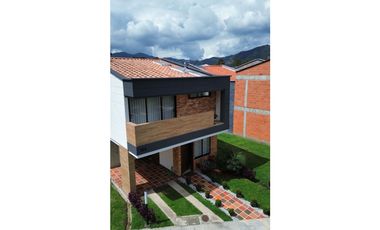 SE VENDE CASA EN LA CEJA EN UNIDAD CERRADA AGUA FRESCA CERCA AL VIVA