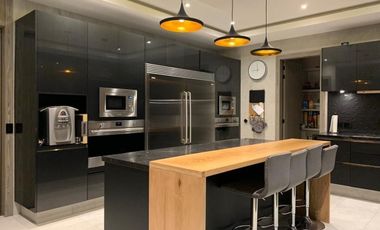 VENDO HERMOSA CASA AMUEBLADA DE SUPER LUJO EN INTERLOMAS