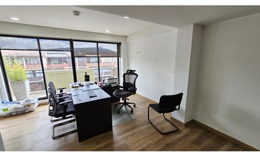 ARRIENDO EDIFICIO DE OFICINAS EN ZONA URBANA DE CHIA (IC)