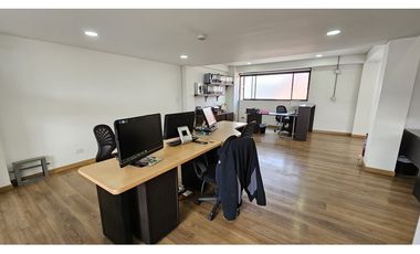 ARRIENDO EDIFICIO DE OFICINAS EN ZONA URBANA DE CHIA (IC)