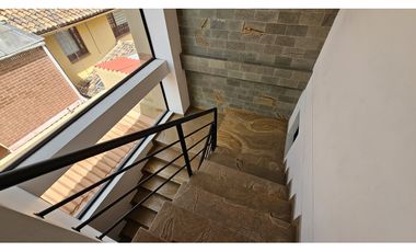 ARRIENDO EDIFICIO DE OFICINAS EN ZONA URBANA DE CHIA (IC)