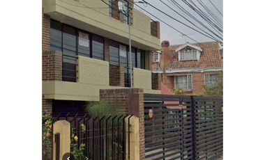 ARRIENDO EDIFICIO DE OFICINAS EN ZONA URBANA DE CHIA (IC)