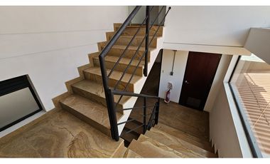 ARRIENDO EDIFICIO DE OFICINAS EN ZONA URBANA DE CHIA (IC)