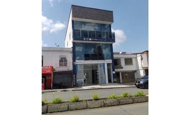 SE ALQUILA LOCAL COMERCIAL SECTOR LA SAGRADA FAMILIA